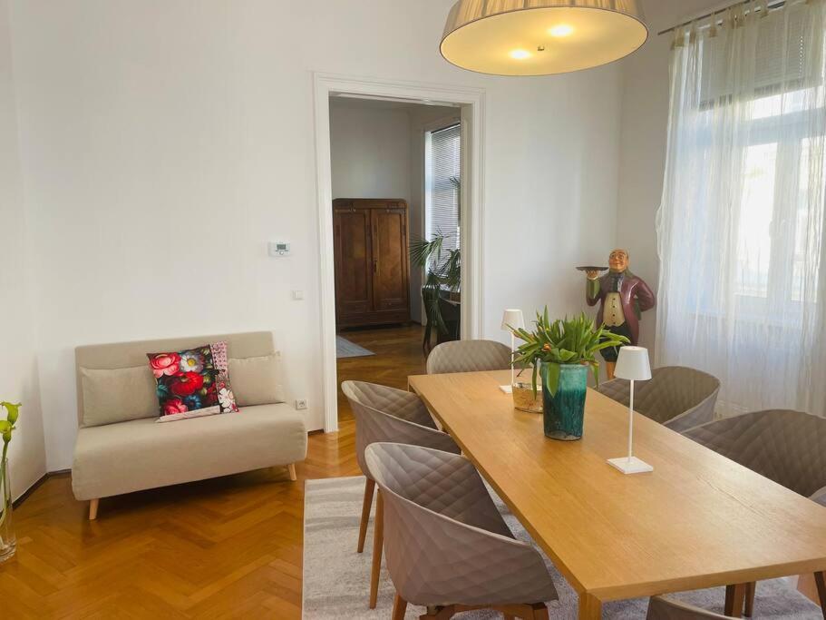 Charmante Innenstadtwohnung Vienna Luaran gambar